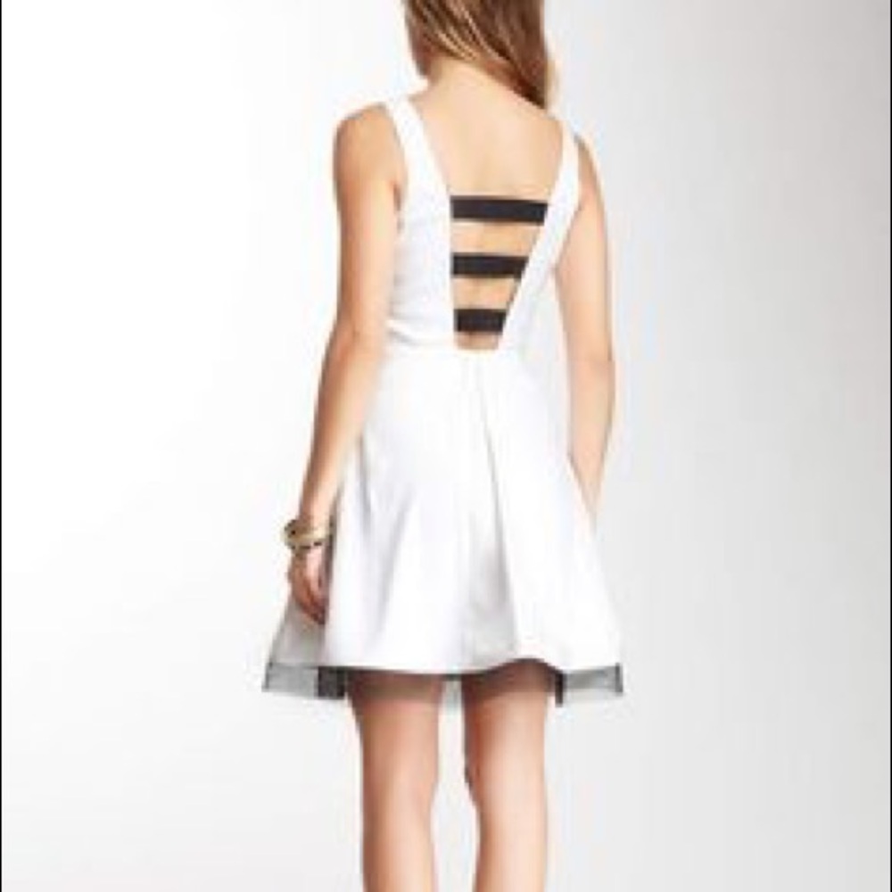 Nicole Miller White Linen Dress Sz M